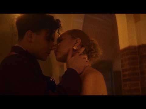 Rokas Yan, Paula - Savanaudžiai