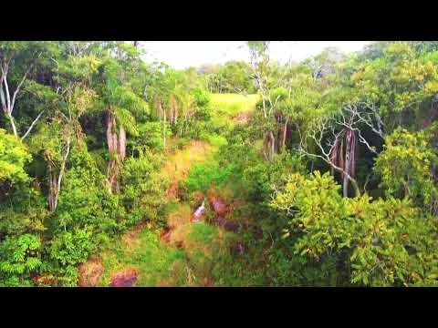Cachoeira ao lado do Castelo Eldorado em Marilândia do Sul Paraná Produção de Newton Ribas