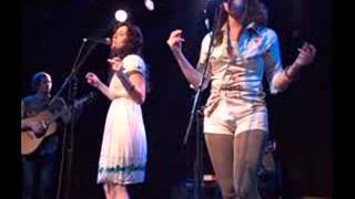 THE WATSON TWINS - OLD WAYS (LIVE AT THE FINGERPRINTS)