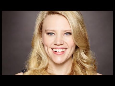 SNL COLD OPEN: KATE MCKINNONS LAURA INGRAHAM SCRAPES THE FOX NEWS BARREL