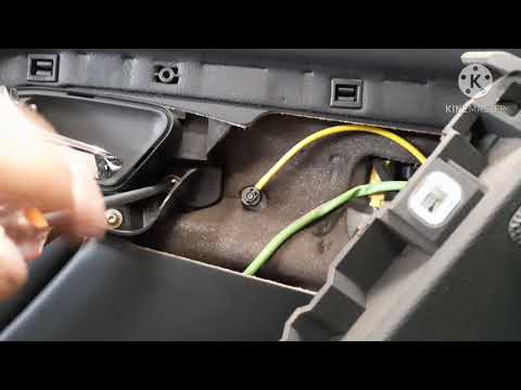 Mercedes benz W220 S class model/center lock and vacuum repair at rear left door.