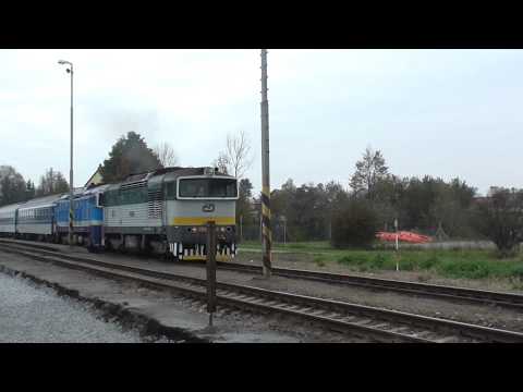 754.080-0 a 750.718-9 na vlaku Os 3633 - Olomouc - Šumperk | stanice Bohuňovice