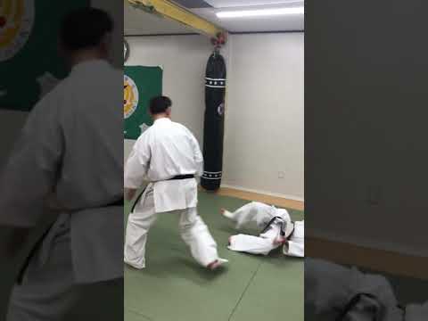 崩しからの下段突き。