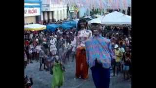 preview picture of video 'Carnaval 2013 em Igreja Nova e os Bonecos Gigantes de Penedo.'