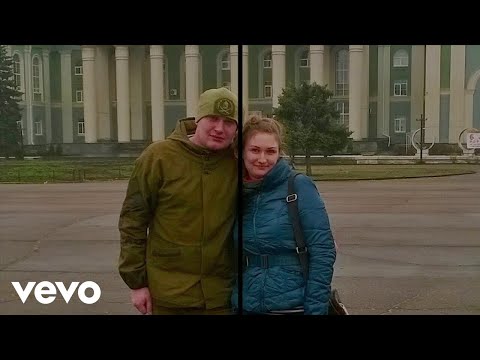 Il video di Tananai racconta l'amore durante la guerra in Ucraina