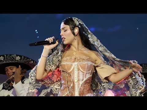 Danna - La Llorona / Amor Eterno (En Vivo Gala Vogue) 