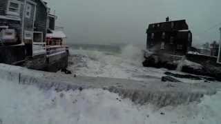 preview picture of video 'Blizzard of 2015 Waves in Marblehead'