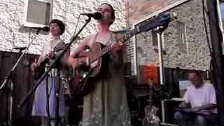 The Ditty Bops @ Crust Pizza: &quot;Growing Upside Down&quot;