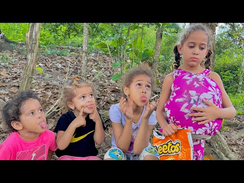 Look why we have to share our food 🥘😒🙁 @danibelkisyjordaniarelatos