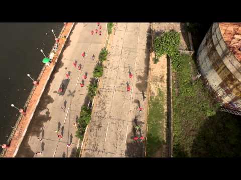 Um domingo de maratona no cais