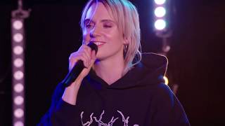 MØ Performs &#39;Final Song&#39; On TRL