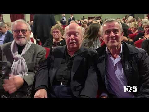 Salerno, Lino Banfi, winner of the Charlot Award, meets his cousin from Sala Consilina, October 17.