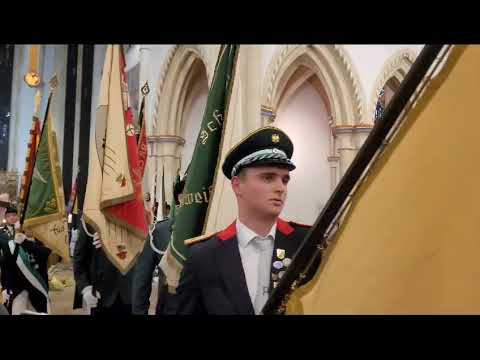 BoBWe spielt Tochter Zion bei der Kreisschützenmesse zum Auszug der Fahnen 2023