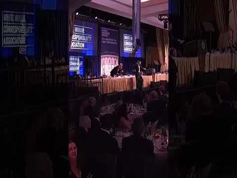 Así fue el momento en que evacúan a Trump por un aparente tiroteo en cena