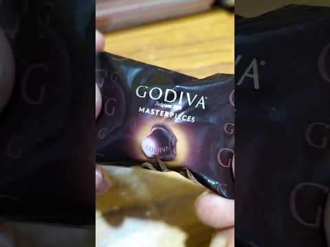 GODIVA dark chocolate heart 🍫🤤🫶🏻#shorts #yummy #chocolaty #youtubeshorts