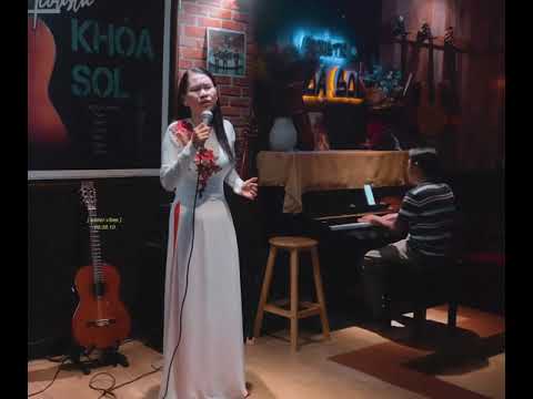 Thể hiện bởi Cúc Hương