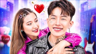 Download lagu Pinky Falls In Love With Bad Boy! Nerd Boy Saves Pinky From a Toxic Boyfriend mp3