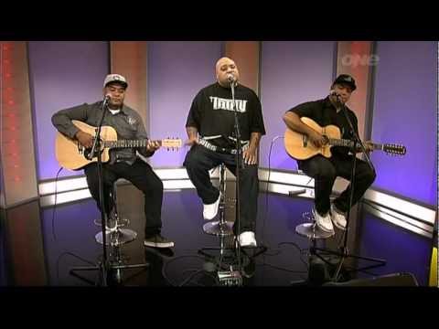 Fiji's Live Performance with Soul Brothers Adeaze on the 