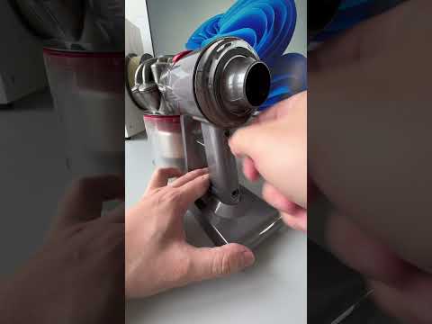Dyson V8 Absolute Akku-Tausch. Einfacher geht’s fast nicht. Gratuliere Dyson.