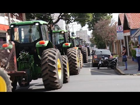 Produtores fazem ''tratoraço'' para pressionar governo contra impostos