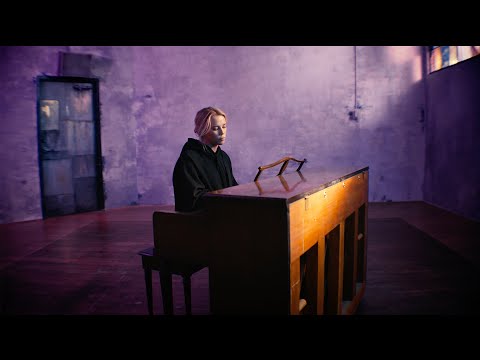 Avery Anna - Narcissist (Piano Version)