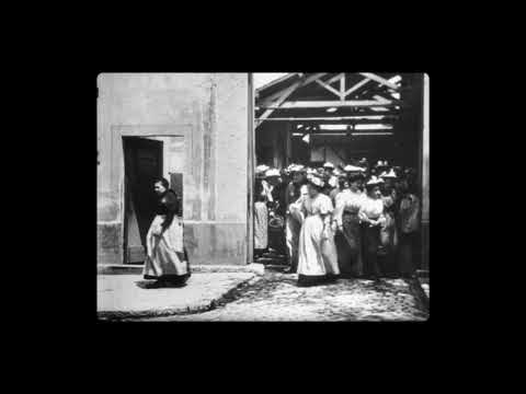 "Workers Leaving the Lumière Factory in Lyon" (1895) Restoration 8K - Lumiére Brothers