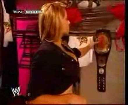 Trish Stratus Cleavage