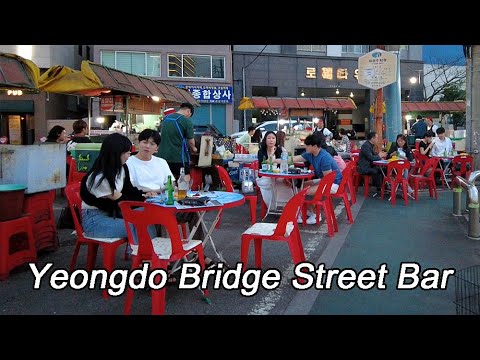 【SEUL COREIA】🇰🇷 Bar de rua no início da noite sob a ponte Yeongdo em Yeongdo, Busan