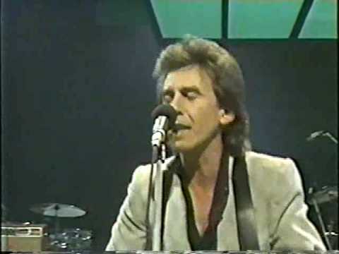 George Harrison live w/Carl Perkins- Everybody's Trying  (1986)