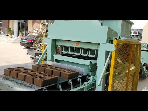 Hydraulic interlocking brick making machine