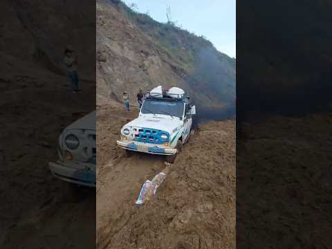 campesinos y conductores luchando por las trochas de Colombia esta vez en Ataco Tolima #campo #uaz