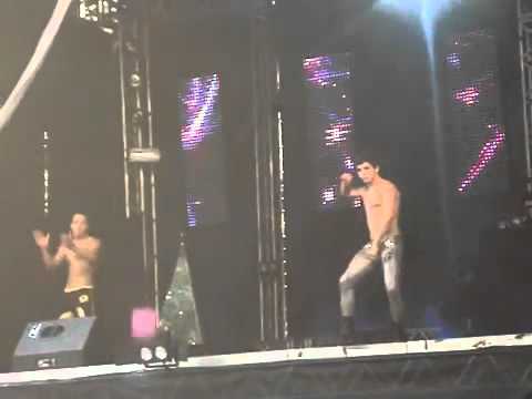 Matheus Esteves no Gay Day-2011.flv