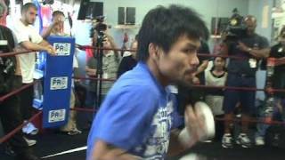 Manny Pacquiao&#39;s Lighting Fast Shadow Boxing