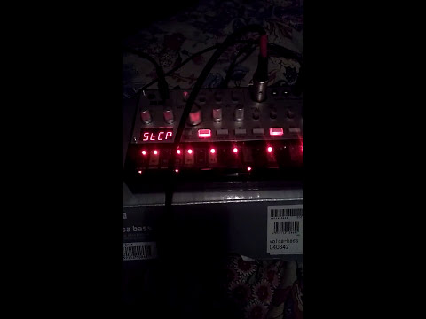 Alesis SR16 e Korg Volca Bass - 2