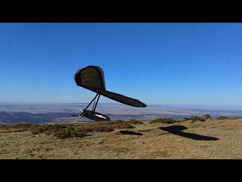 Top landinf hang glider with strong wind in Arcones Spain