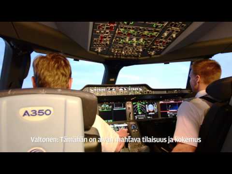 Finnairin lentäjät harjoittelevat Kaivopuiston lentonäytöstä