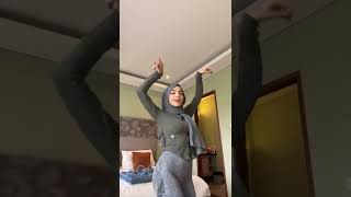 Download lagu TikTok Jilbab Gunung Gede | #tiktok #shorts #jilbabgununggede #jilbabgunungketat mp3