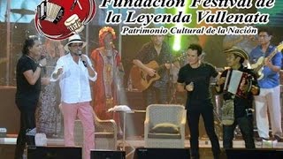 Carlos Vives cantando 
