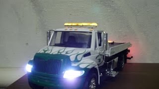 preview picture of video 'Custom 1:24 scale flat bed wrecker GREEN COUNTRY TOWING Oklahoma w/ working lights'