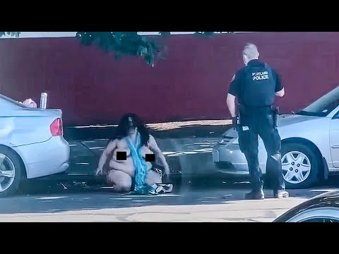 Naked, obese Portland woman freaks out on busy street