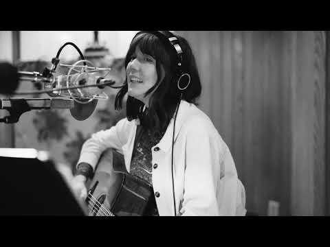 Molly Tuttle & Golden Highway - Alice in the Bluegrass (Studio Video)