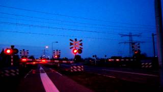 preview picture of video 'Spoorwegovergang Haelen/ Passage a Niveau/ Railroad-/ Level Crossing/ Bahnübergang'