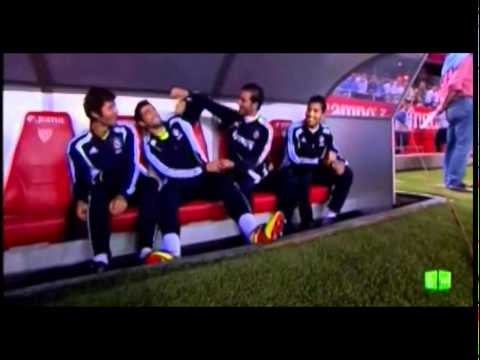 Real Madrid C.F - Higuain , Garay, Esteban Granero y Raul Albiol en el banco- RM vs Sevilla