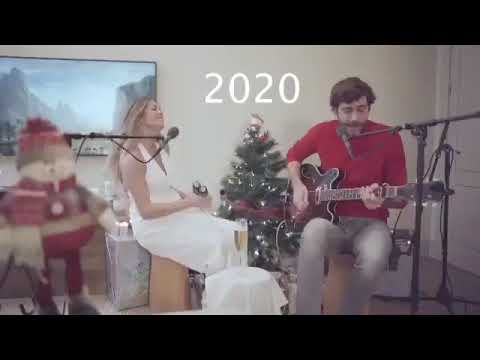 A Sofía Ellar se le quema el pelo mientras canta con Álvaro Soler 🔥🎄✨