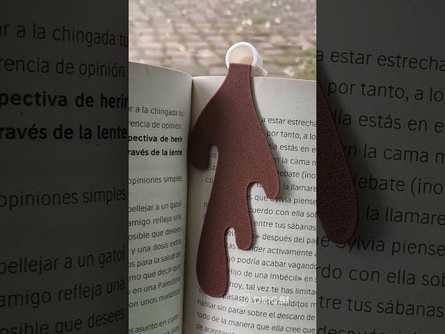 Vídeo relacionado con ARWIG Marcador de Páginas de Taza de Café Derramado de Cuero, Marcapáginas Creativo y Divertido, Regalo para Amantes de los Libros y el Café, Doble Capa