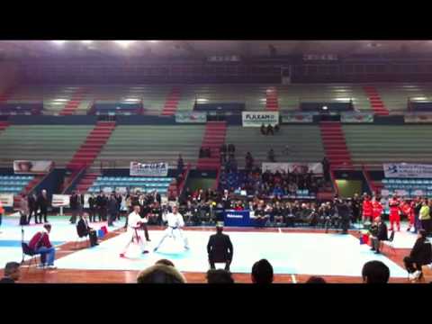 Finale Campionati Italiani Assoluti di Karate Kumite Bari 2011 Categoria maschile 70Kg.mp4