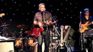 Taylor Hicks sings Gonna Move at  Mexicali Live