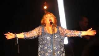 Věra Špinarová Jednoho dne se vrátíš (koncert Lucerna 10. 12. 2014) Věra Špinarová Jednoho dne se vrátíš (koncert Lucerna 10. 12. 2014)