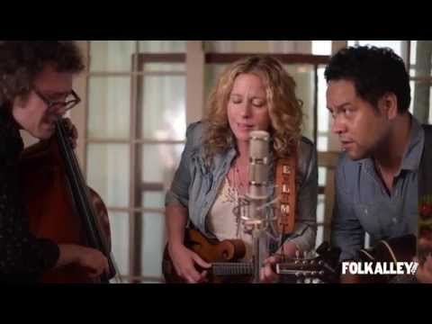 Folk Alley Sessions: Amy Helm & The Handsome Strangers - "Deep Water"