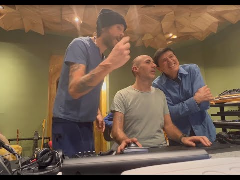 Gianni Morandi e Jovanotti Backstage Registrazione Apri tutte le porte, presentato al Festival di SanRemo 2022